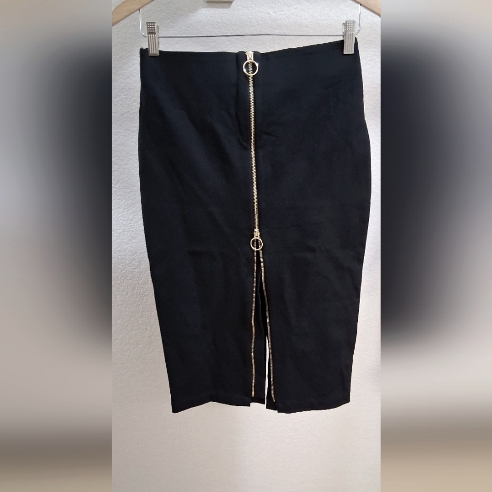 Elegant Black Zipper Skirt